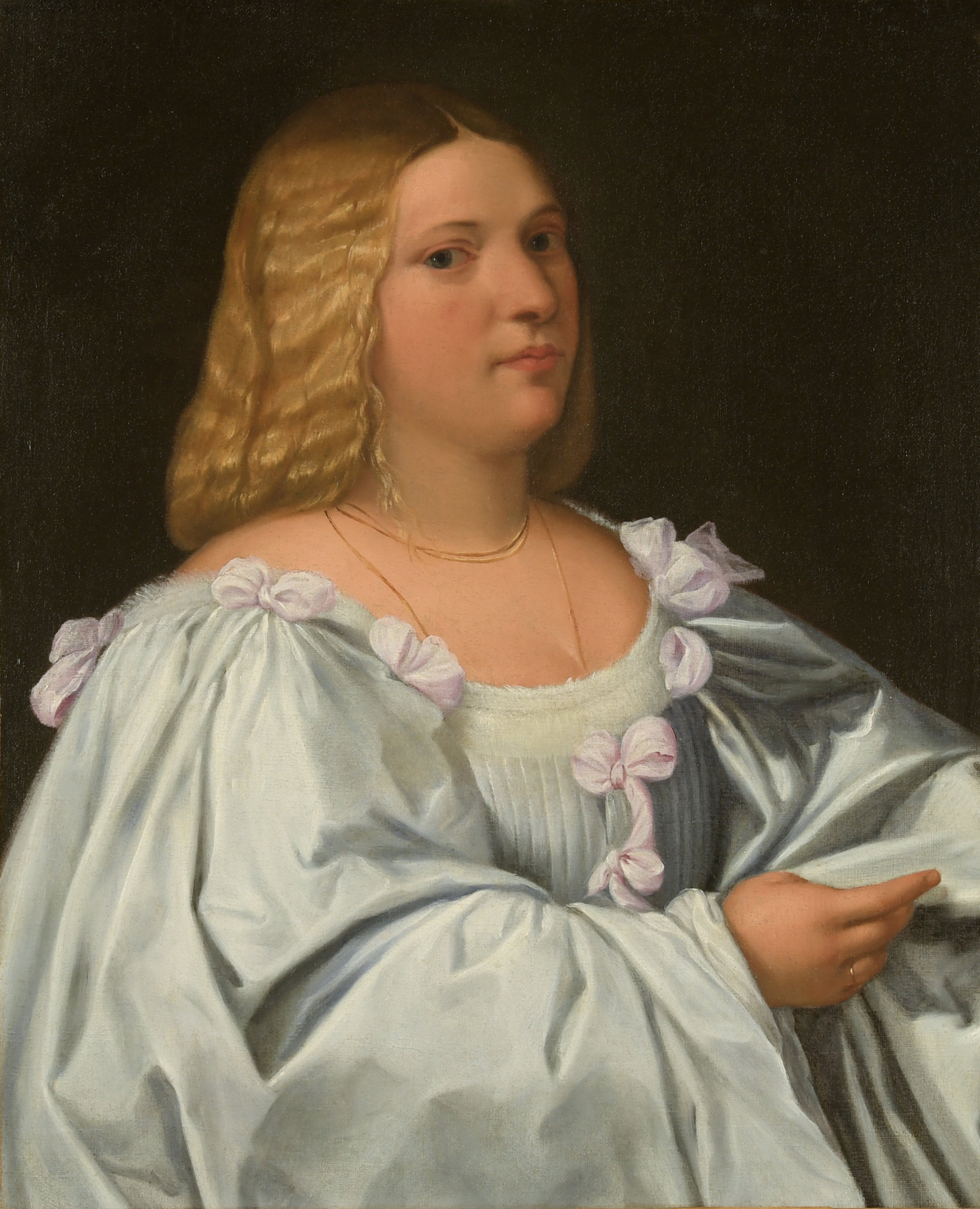 Portrait de femme en blanc